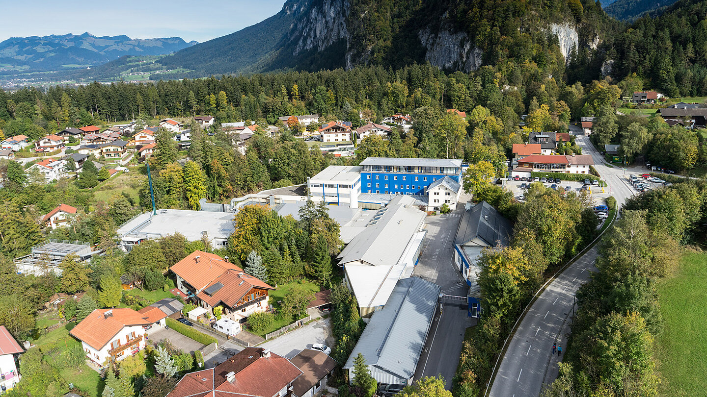Das Foto zeigt das Freudenberg-Gebäude in Kufstein