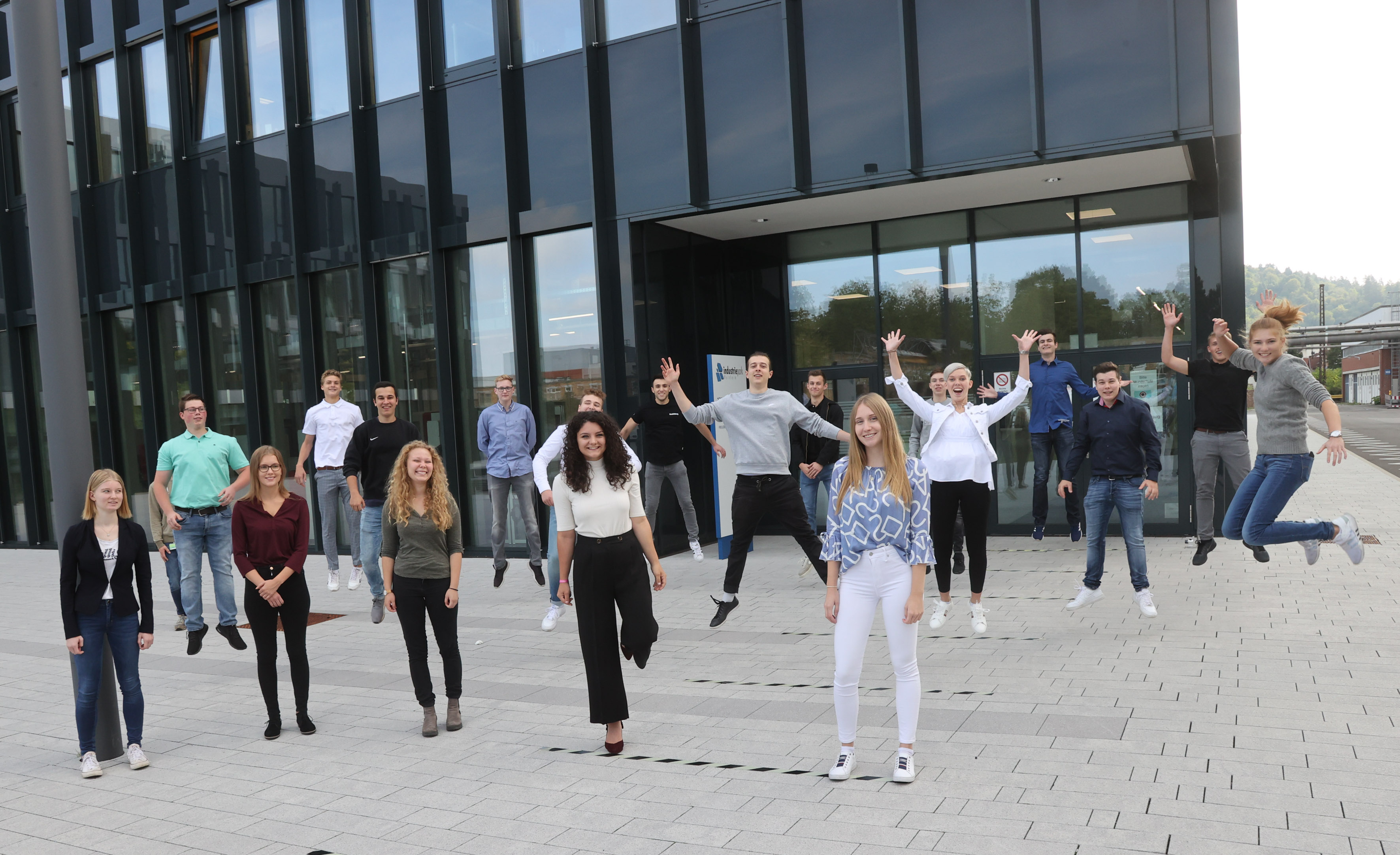 68 new trainees start their careers at Freudenberg